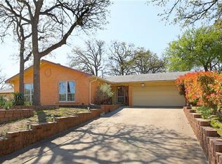 14 Honor Oak Ln, Bedford, TX 76022