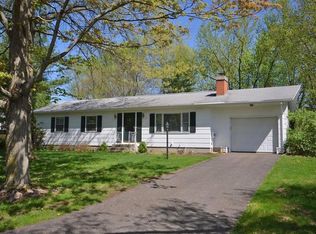 33 Pondview Dr, Amherst, MA 01002