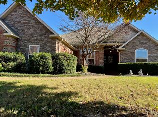 1450 Whippoorwill Ln, Bentonville, AR 72712