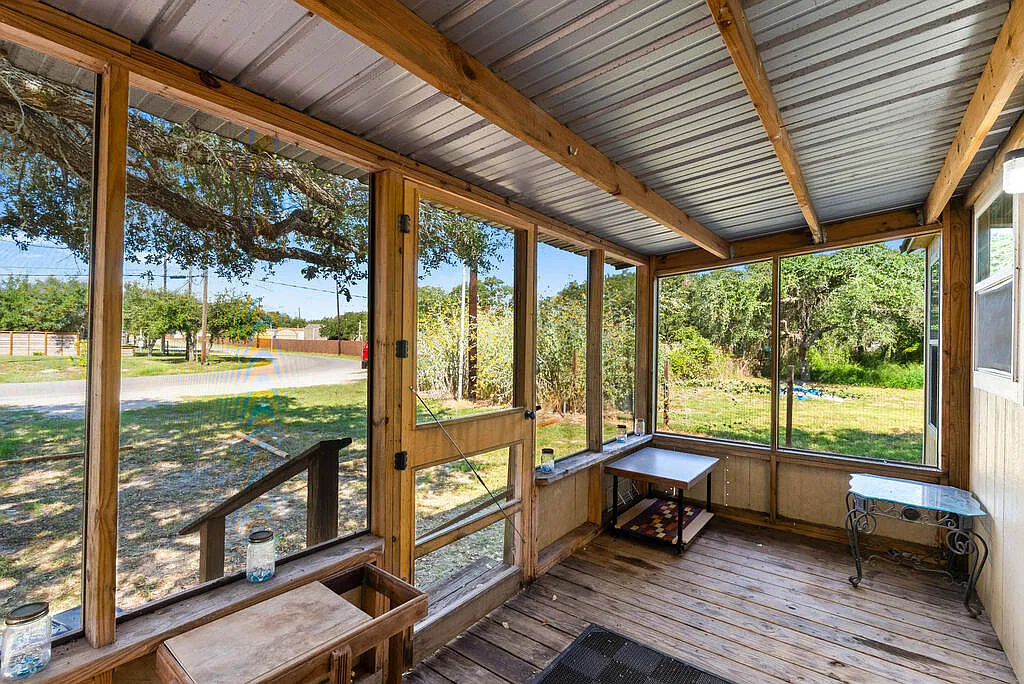 1 bed, 1.0 bath, 384 sqft, $800 — Photo 2