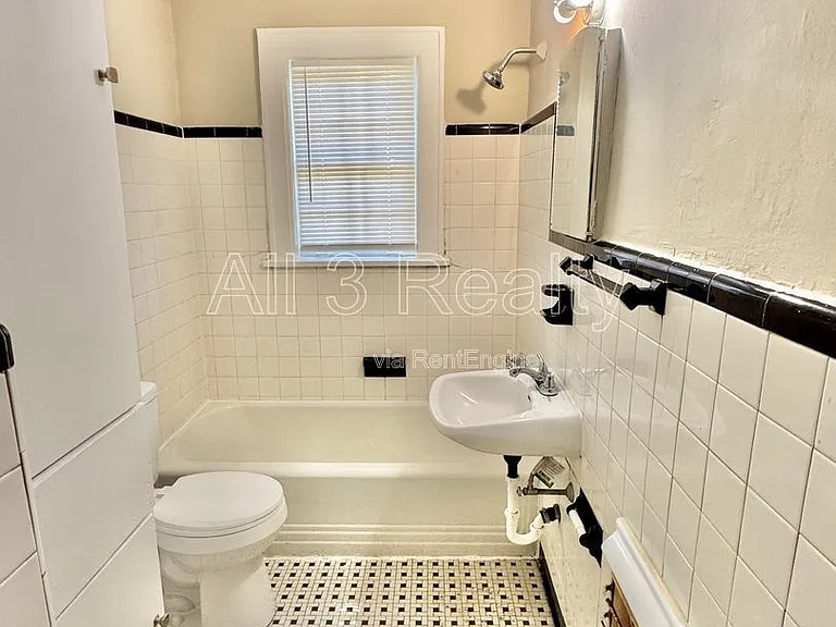 440 E Fairview Ave — Photo 22