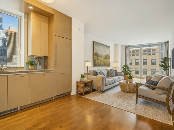 1600 Broadway image 1 of 14