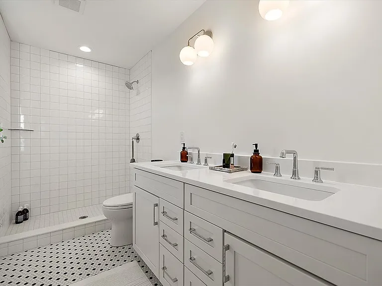 1742 Fischer St — Photo 22
