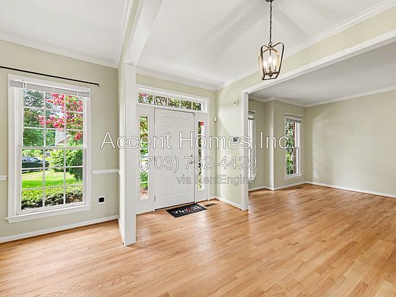 3rd image of 6034 Sumner Rd