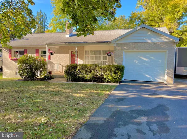 867 Beach St, Reading, PA 19605