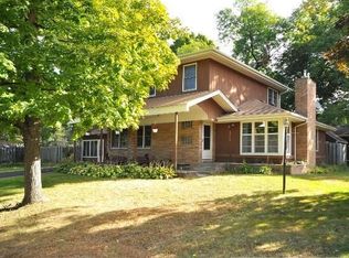 17026 Sherwood Rd, Minnetonka, MN 55345