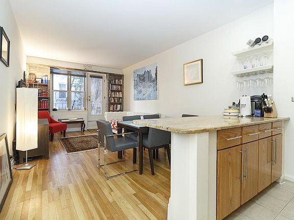 3rd image of 11 Charlton St APT 2C