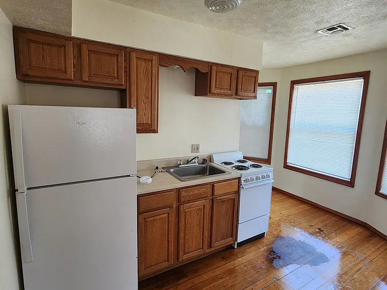 660 S 2nd St #3 — Photo 3