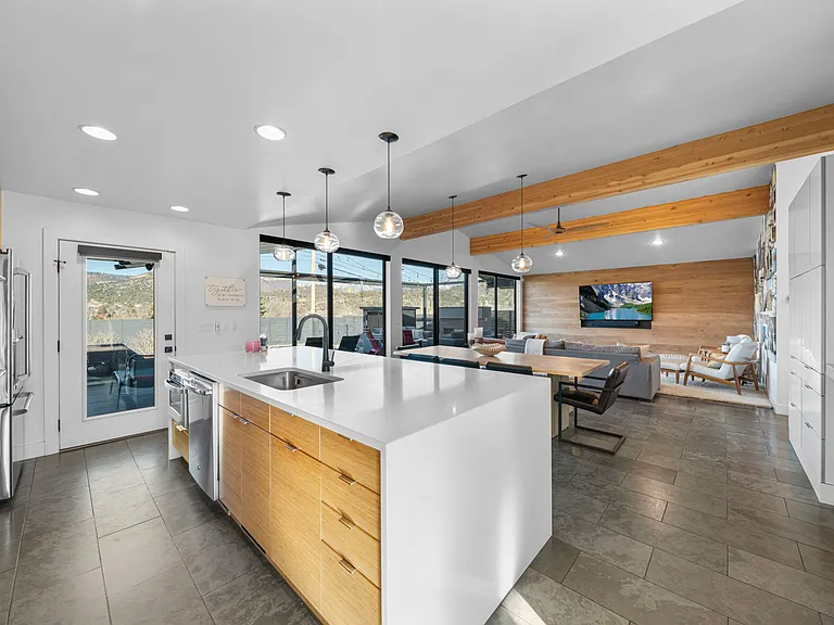2713 Mesa Ave — Photo 5