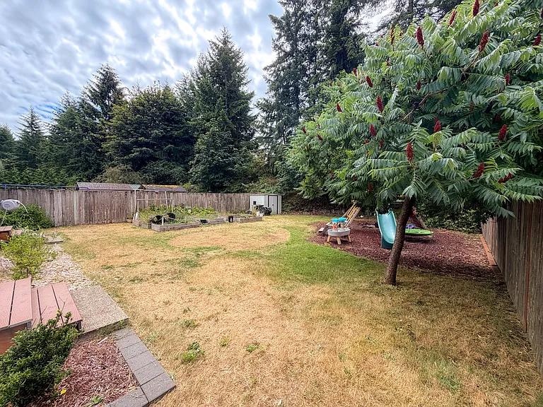 745 Riverside Ln E — Photo 28