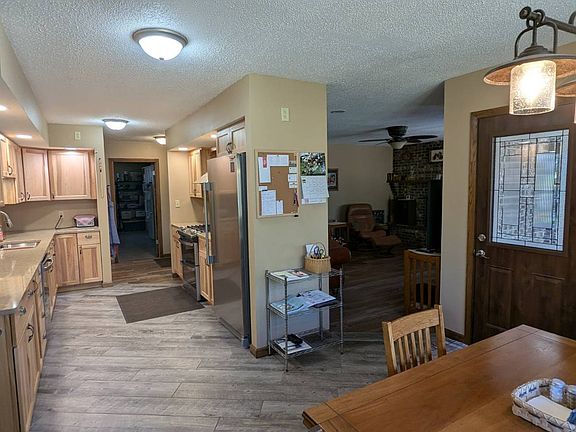 4th image of 905 Walnut St