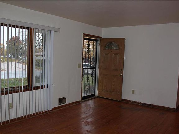 2nd image of 4844 Wood Ave