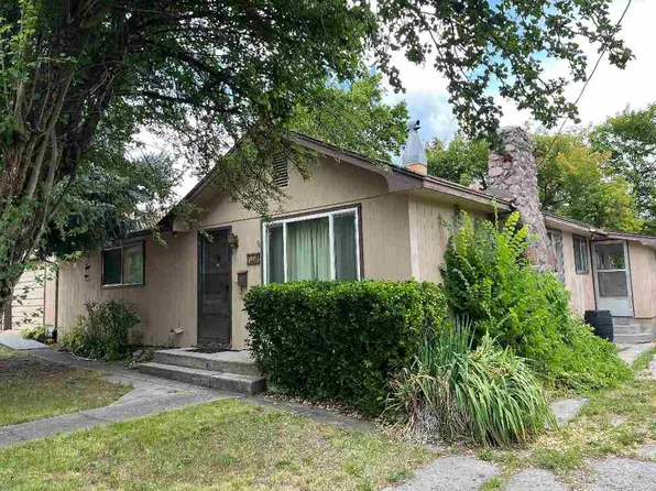413 E Ivy St, Mount Shasta, CA 96067
