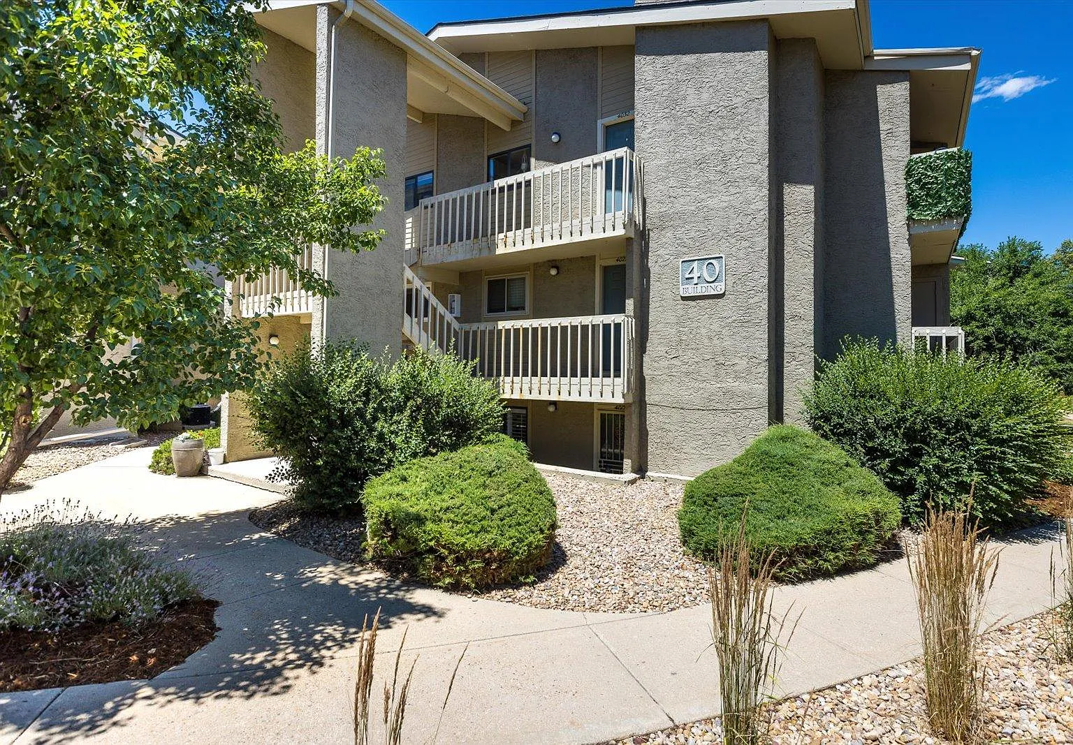 2 bed, 864 sqft, $2,200 — Photo 3
