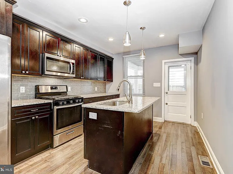 822 S Highland Ave — Photo 9