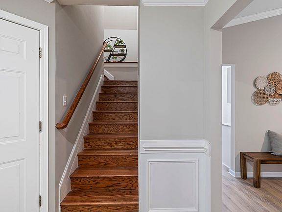 3rd image of 298 Laurelwood Dr