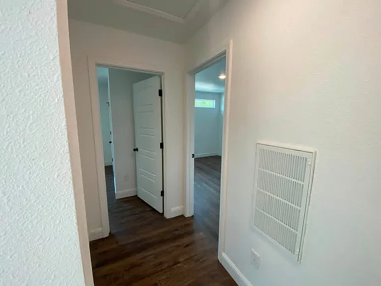919 E Mary St — Photo 9