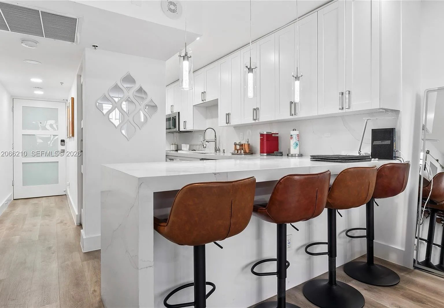 The Decoplage Condo — Photo 3