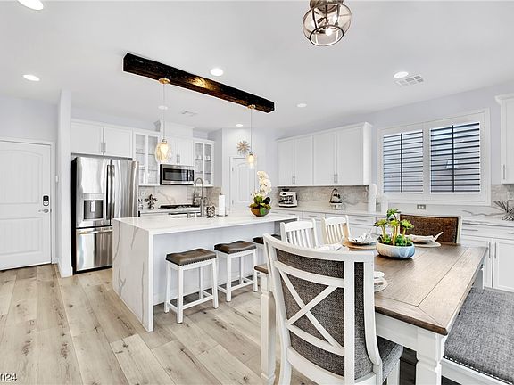 5th image of 10509 Olinda St
