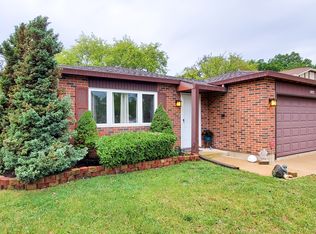 1092 Fulton Dr, Streamwood, IL 60107