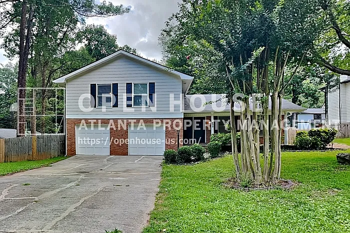 400 Ansley Dr — Photo 1