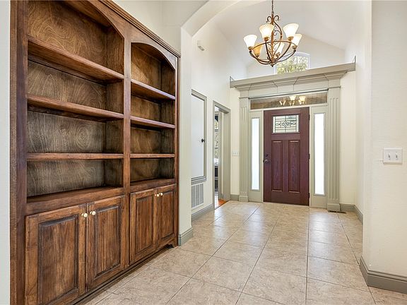 3rd image of 17 Duxford Cir
