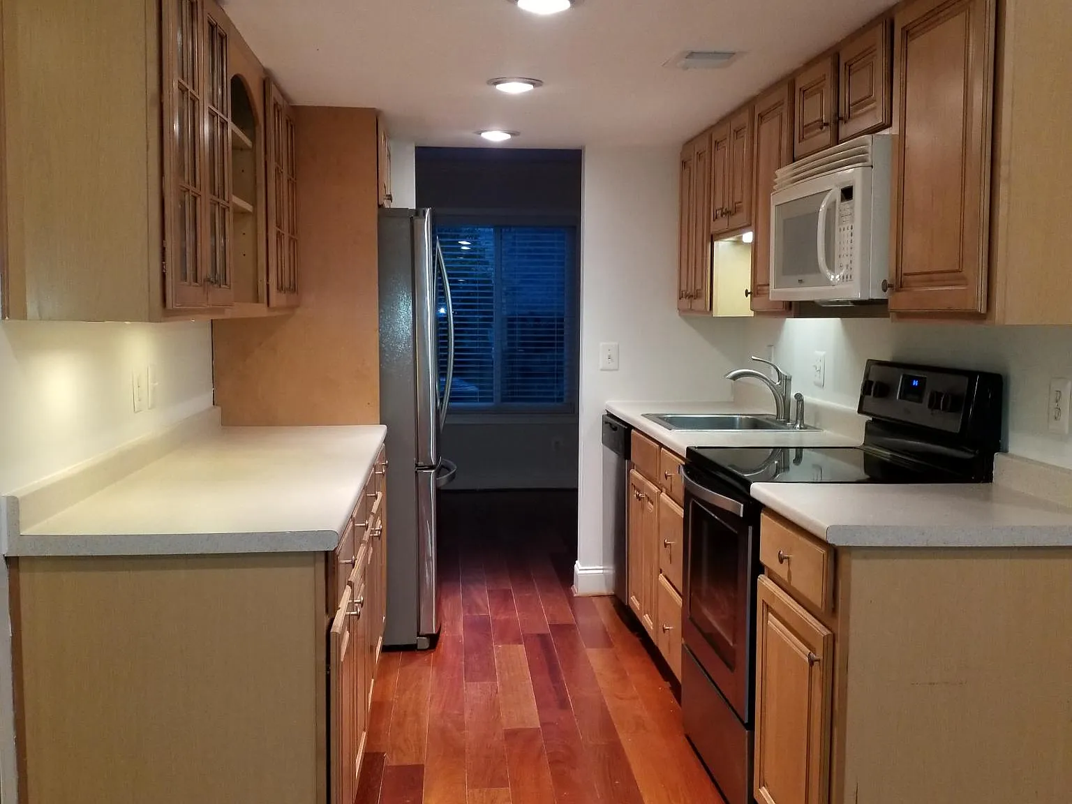 3 bed, 1320 sqft, $2,400 — Photo 4