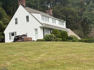 81 Century Ln, Watchung, NJ 07069