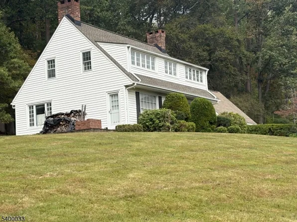 81 Century Ln, Watchung Boro, NJ 07069