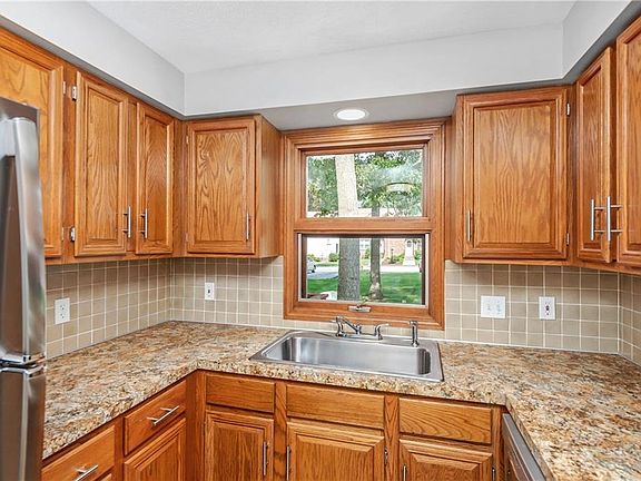 5th image of 149 Oak Park Dr