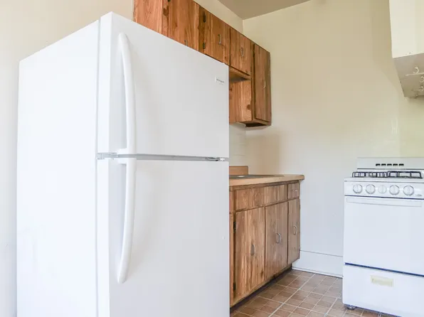 1101 W Roscoe St #20, Chicago, IL 60657