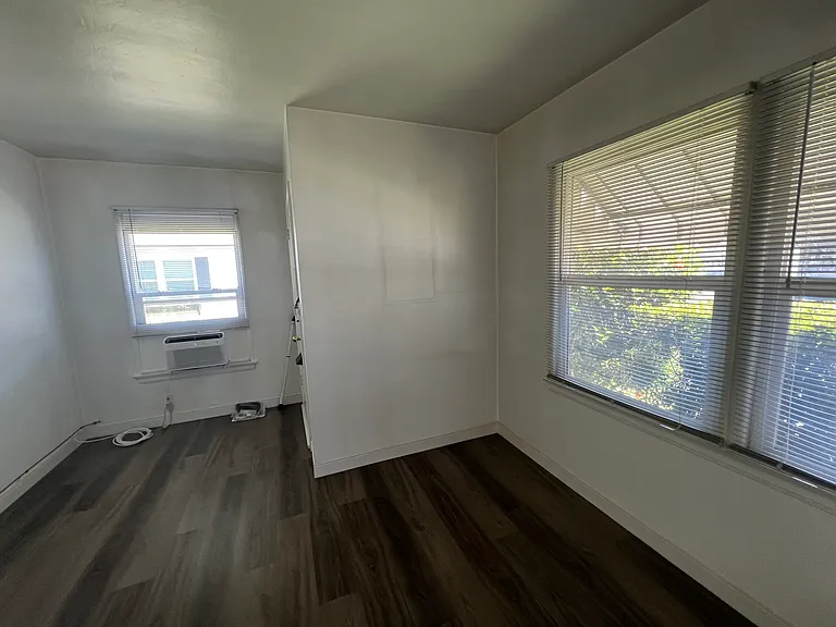 635 W Commonwealth Ave #A — Photo 25