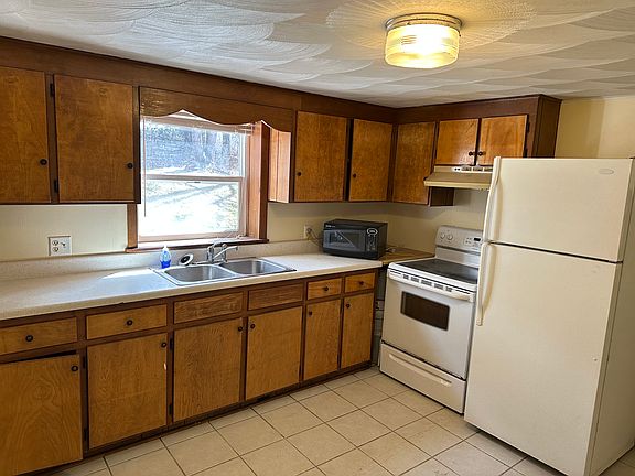 5th image of 2501 Meadowbrook Dr APT 6