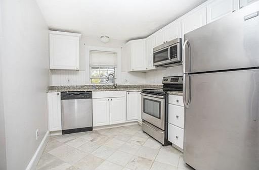 5th image of 62 Kent Ave