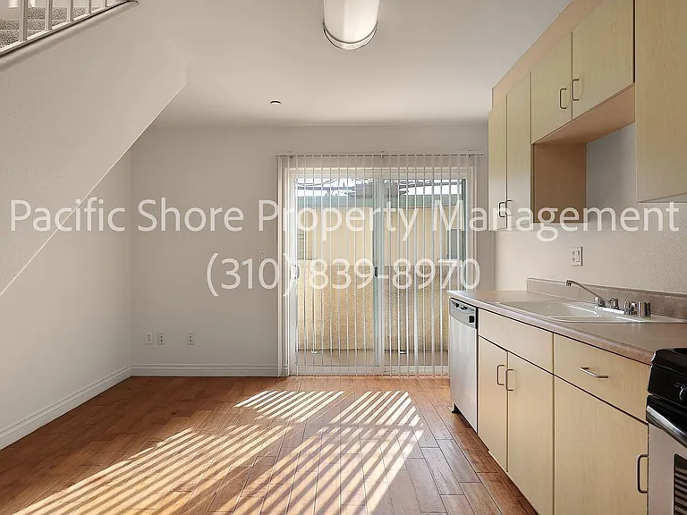 Motor Apartments — Photo 2