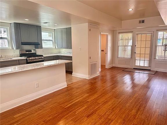 4th image of 4126 Lasalle St