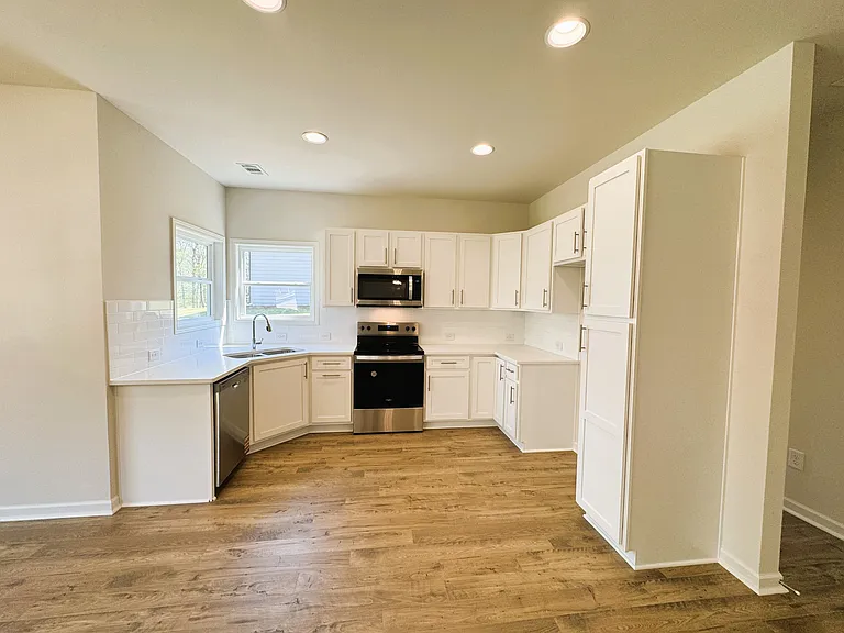 241 Perimeter Rd — Photo 7