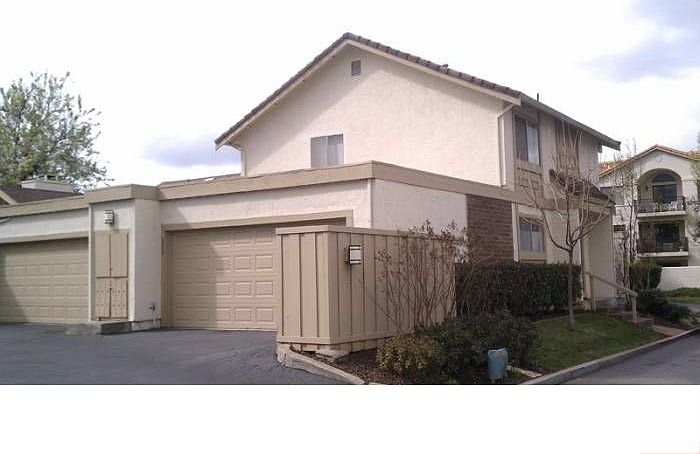 Front of unit/Garage