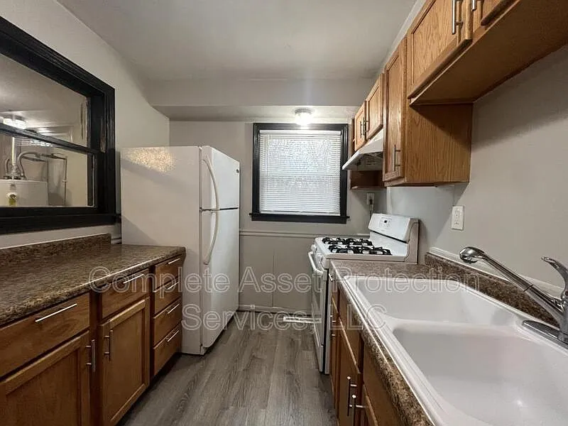 2 bed, 1.0 bath, 787 sqft, $1,465 — Photo 2