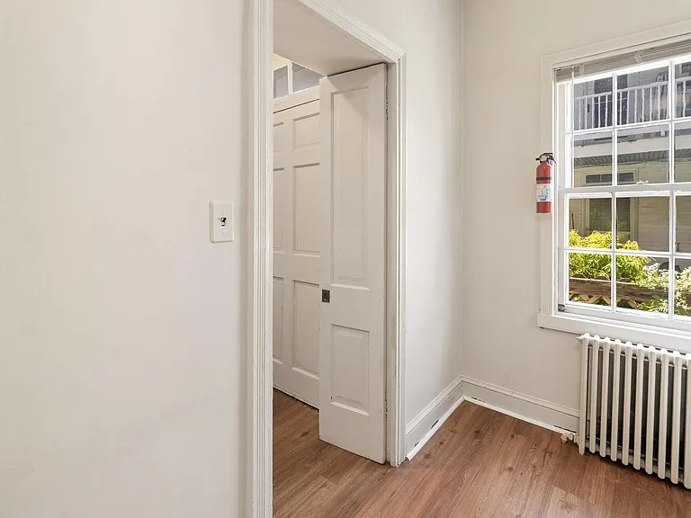 206A E 3rd St — Photo 15