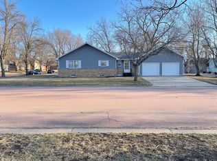621 Cherry St, Lakefield, MN 56150