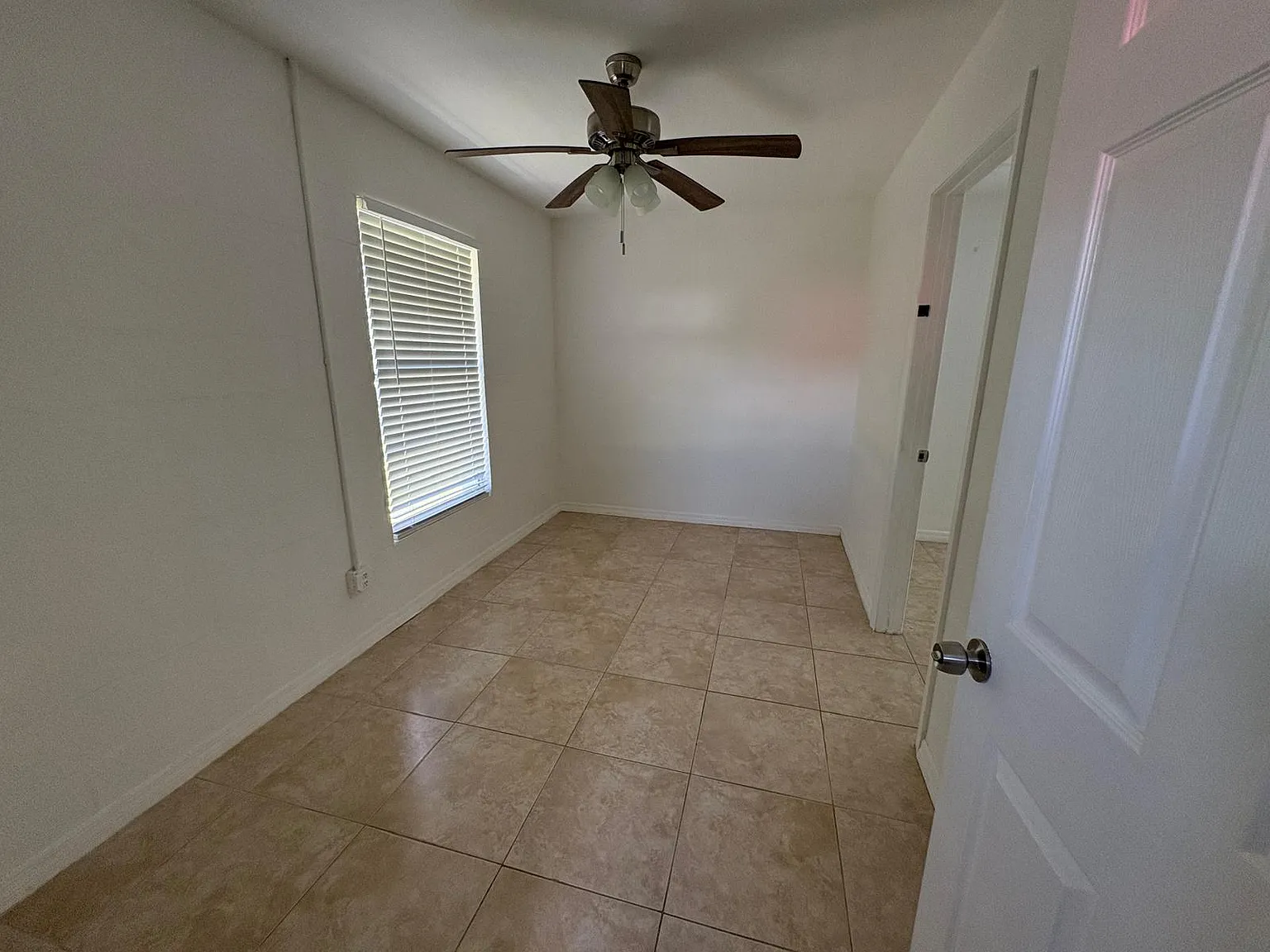 1 bed, 450 sqft, $1,200 — Photo 3
