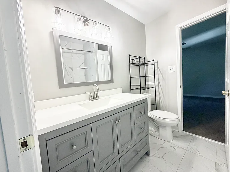 Newly remodeled full bathroom