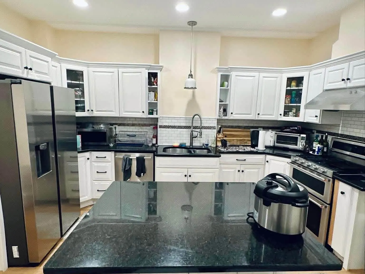 5 bed, 2700 sqft, $1,500 — Photo 2