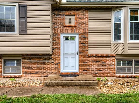 2nd image of 512 SE Brownfield Dr