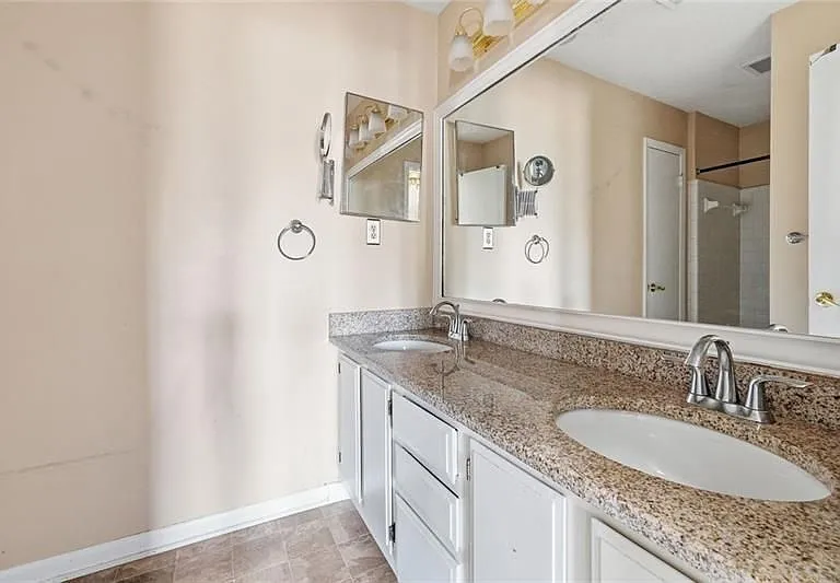 813 Serramonte Dr — Photo 6