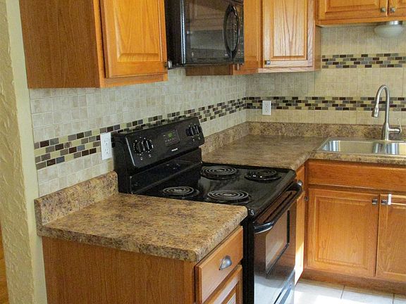 5. 527 N Flora, Kitchen