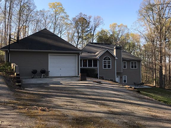 3rd image of 2260 Camp Ln