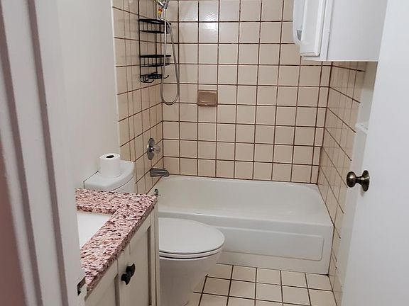 2nd image of 812 Taraval St #2