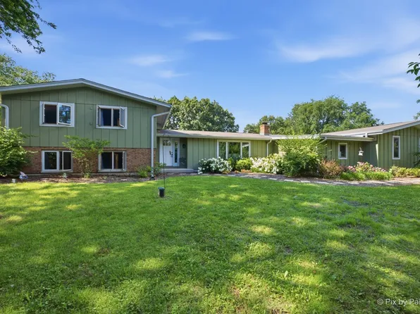 4N560 Snowbird Ct, St Charles, IL 60175